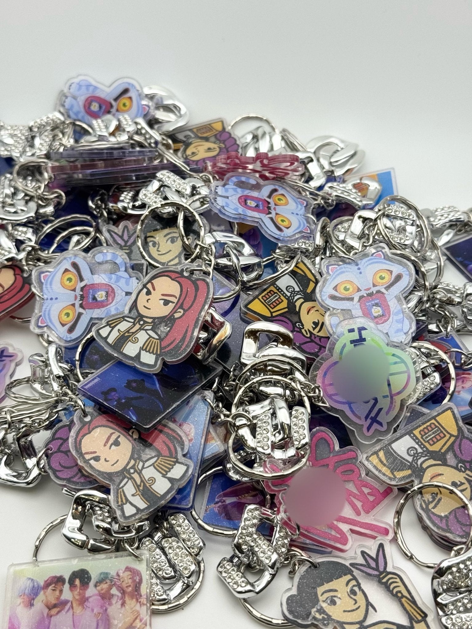 Acrylic Keychain: Girl Pop Style Collectible (4cm) - Pip & Purlie