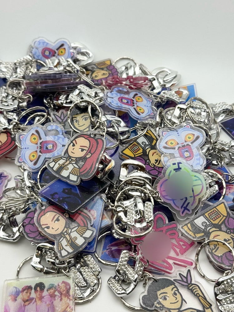 Acrylic Keychain: Girl Pop Style Collectible (4cm) - Pip & Purlie